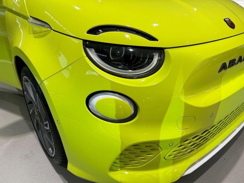 Abarth 500e Cabrio Image 3