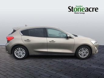 Ford Focus 1.0 EcoBoost 125 Titanium 5dr SP19KYC Image 2