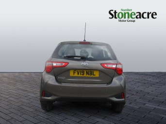 Toyota Yaris 1.5 VVT-i Icon Tech Euro 6 5dr FV19NBL Image 3