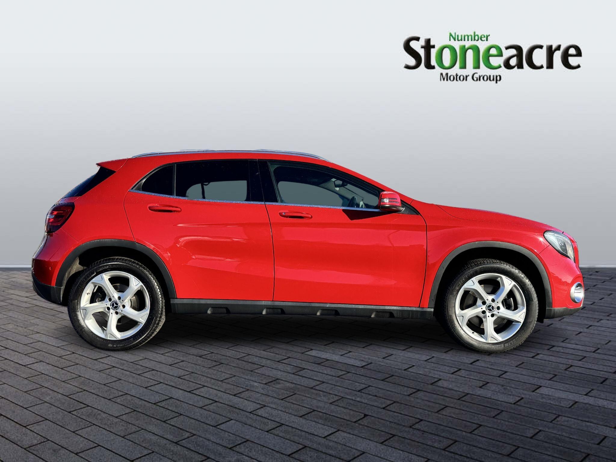 Mercedes-Benz GLA Image 2