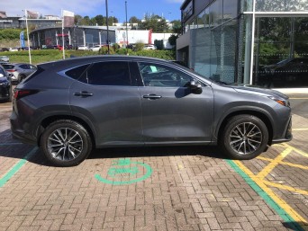 Lexus NX 2.5 350h Premium E-CVT 4WD Euro 6 (s/s) 5dr NJ22RVO Image 2