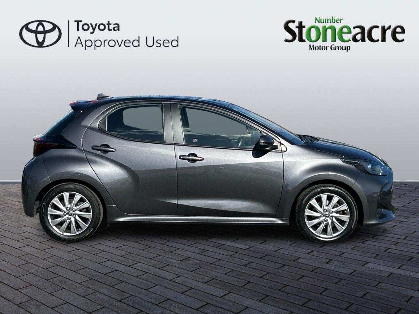 Toyota Yaris Image 2