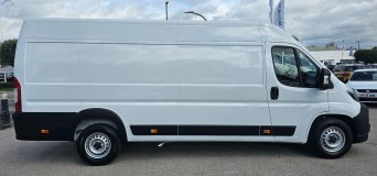 Peugeot Boxer 2.2 BlueHDi 435 Professional Manual L4 H2 Euro 6 (s/s) 5dr YL25HCY Image 2