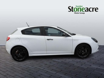 Alfa Romeo Giulietta 1.4 TB MultiAir Speciale Euro 6 (s/s) 5dr ML17YME Image 2