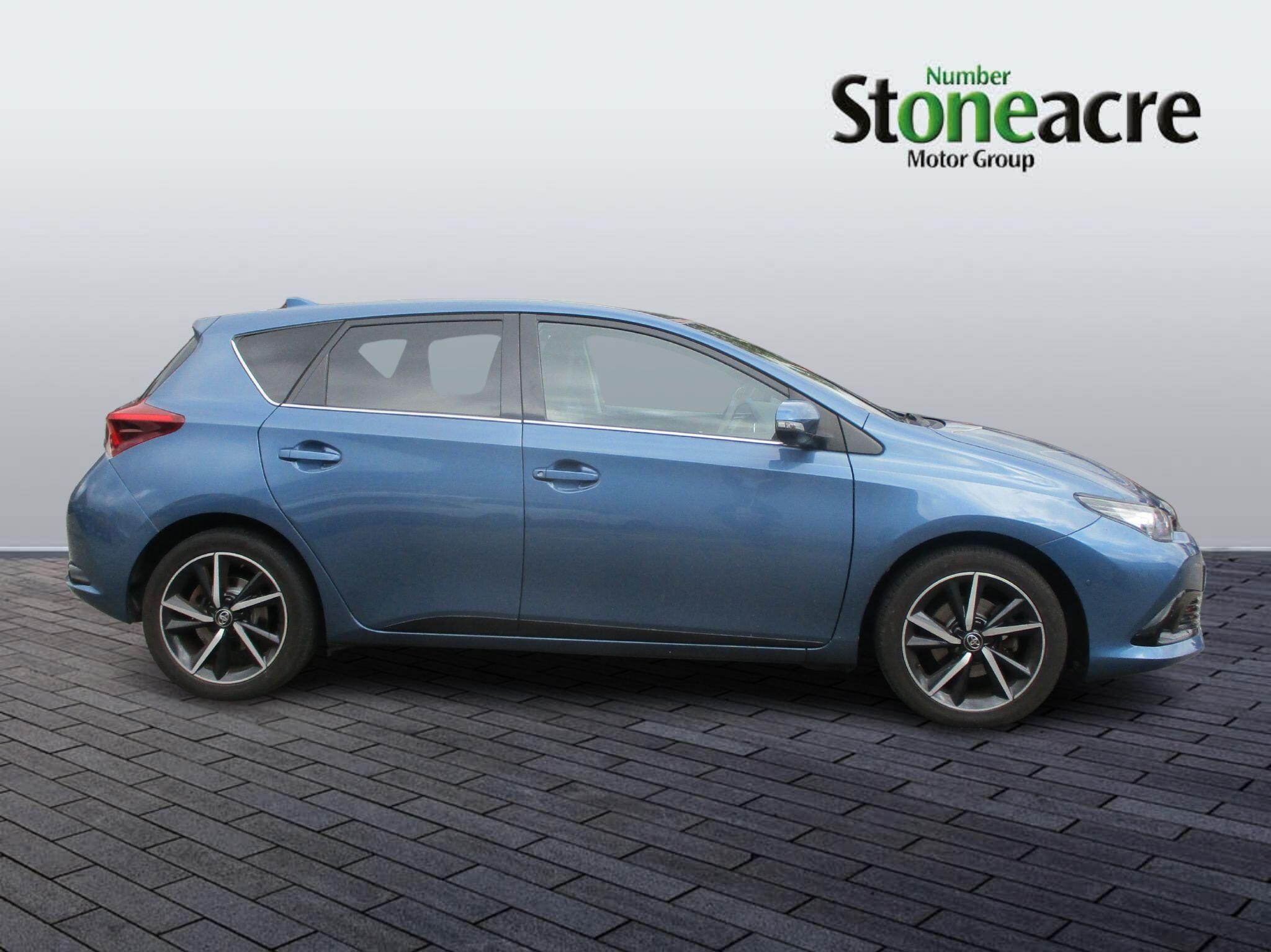 Toyota Auris Image 2