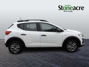 Dacia Sandero Stepway 1.0 TCe Essential Euro 6 (s/s) 5dr YH23XLL Image 2