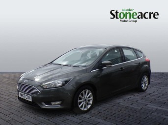 Ford Focus 1.5T EcoBoost Titanium Euro 6 (s/s) 5dr YK67CDH Image 3