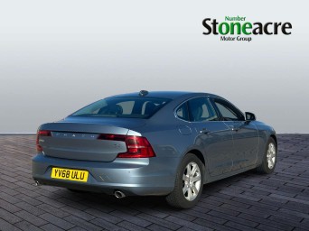 Volvo S90 2.0 D4 Momentum 4dr Geartronic YV68ULU Image 3
