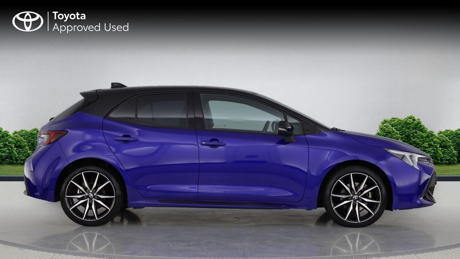 Toyota Corolla Hatchback Image 2