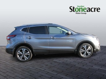 Nissan Qashqai 1.3 DiG-T N-Connecta 5dr FY68AWX Image 2