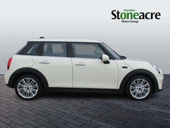 MINI Hatch 1.5 Cooper Steptronic Euro 6 (s/s) 5dr GF18OKZ Image 2
