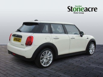 MINI Hatch 1.5 Cooper Steptronic Euro 6 (s/s) 5dr GF18OKZ Image 3