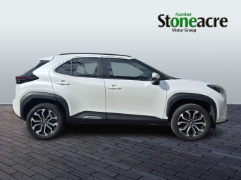 Toyota Yaris Cross 1.5 Hybrid Design 5dr CVT DH23LCK Image 2