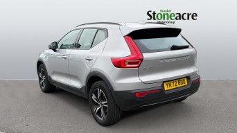 Volvo XC40 2.0 B4 MHEV Plus DCT Auto AWD Euro 6 (s/s) 5dr YK72BDO Image 2