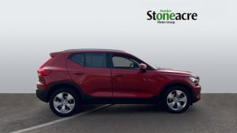 Volvo XC40 Momentum, B4 AWD mild hybrid KV70OZE Image 3