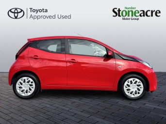 Toyota Aygo 1.0 VVT-i x-play Hatchback 5dr Petrol Manual Euro 6 (s/s) (71 ps) NX71XOU Image 2