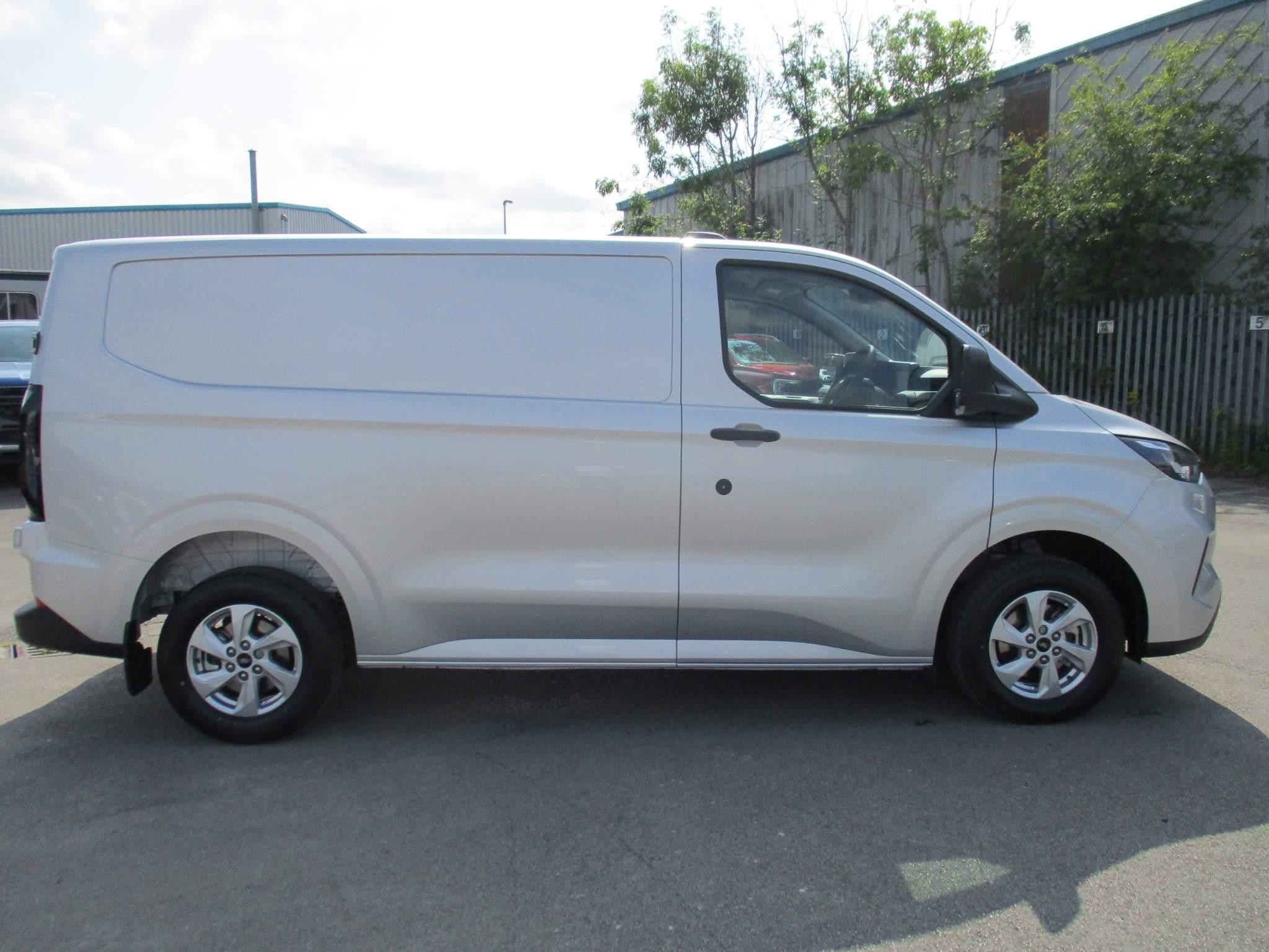 Ford Transit Custom Image 2