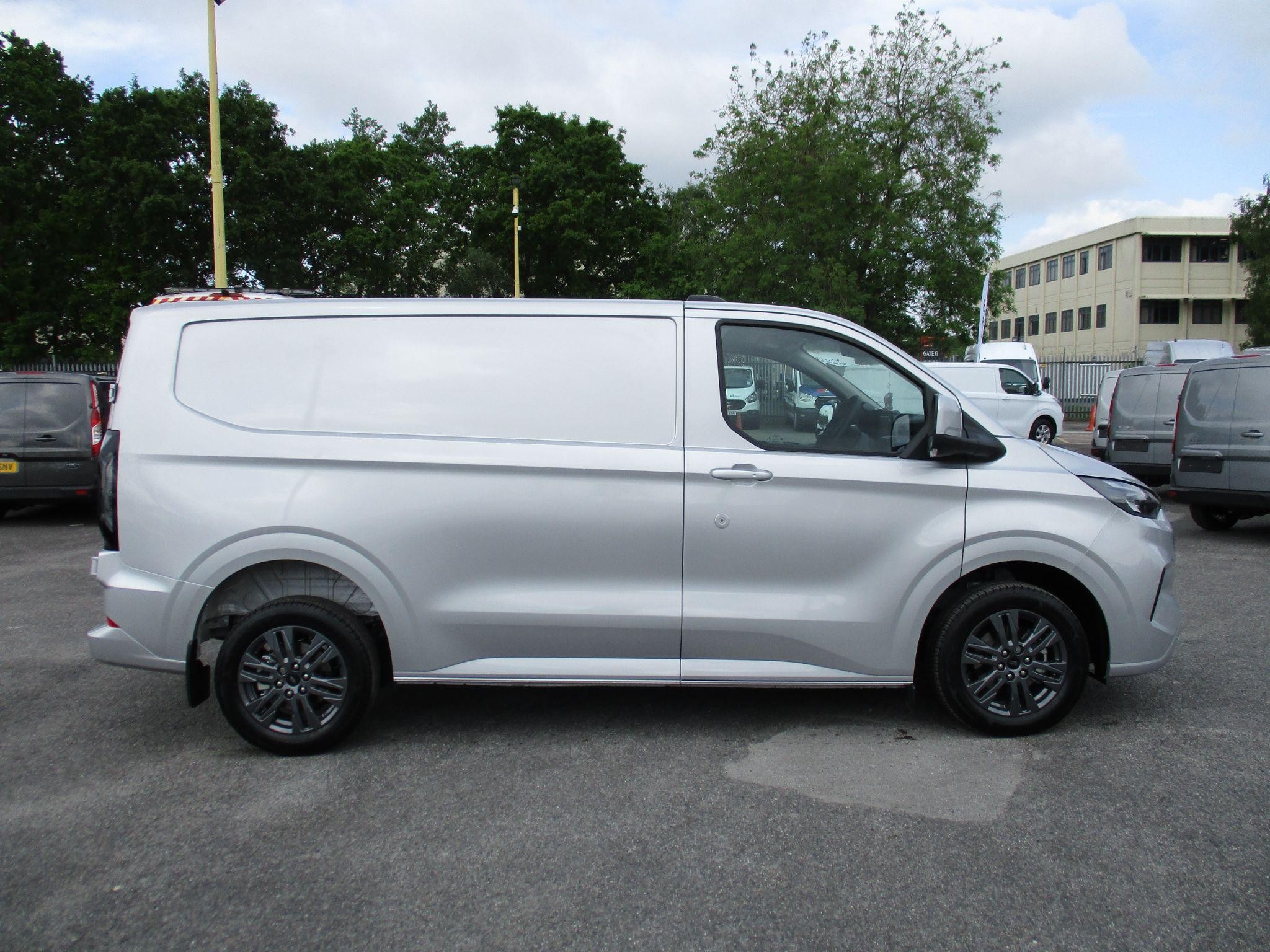 Ford Transit Custom Image 2