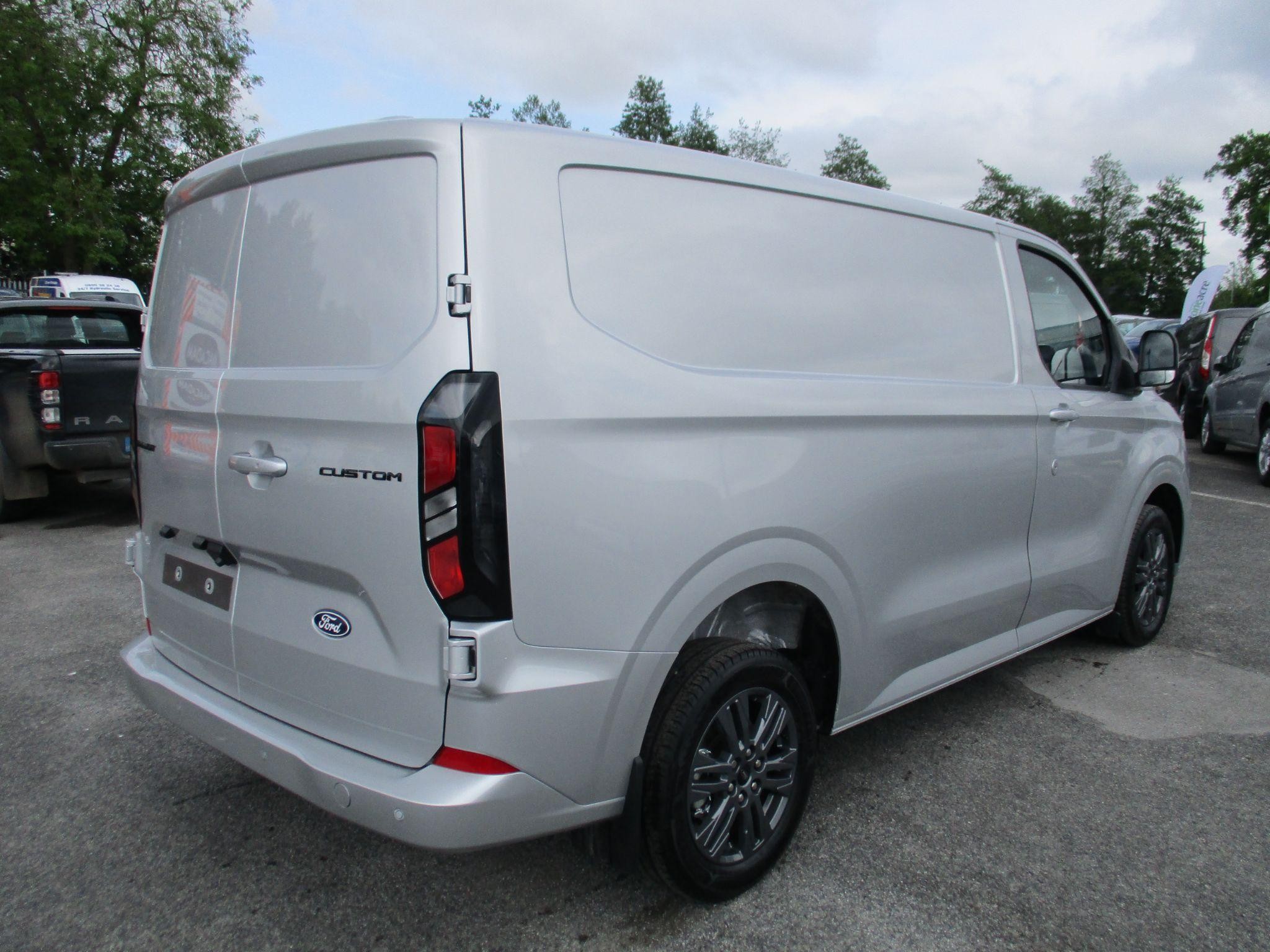 Ford Transit Custom Image 3