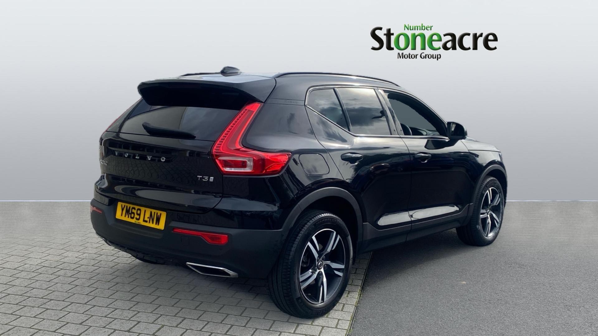 Volvo XC40 Image 2