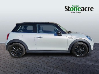 MINI Hatch 1.5 Cooper Classic II 3dr NL69AHV Image 2