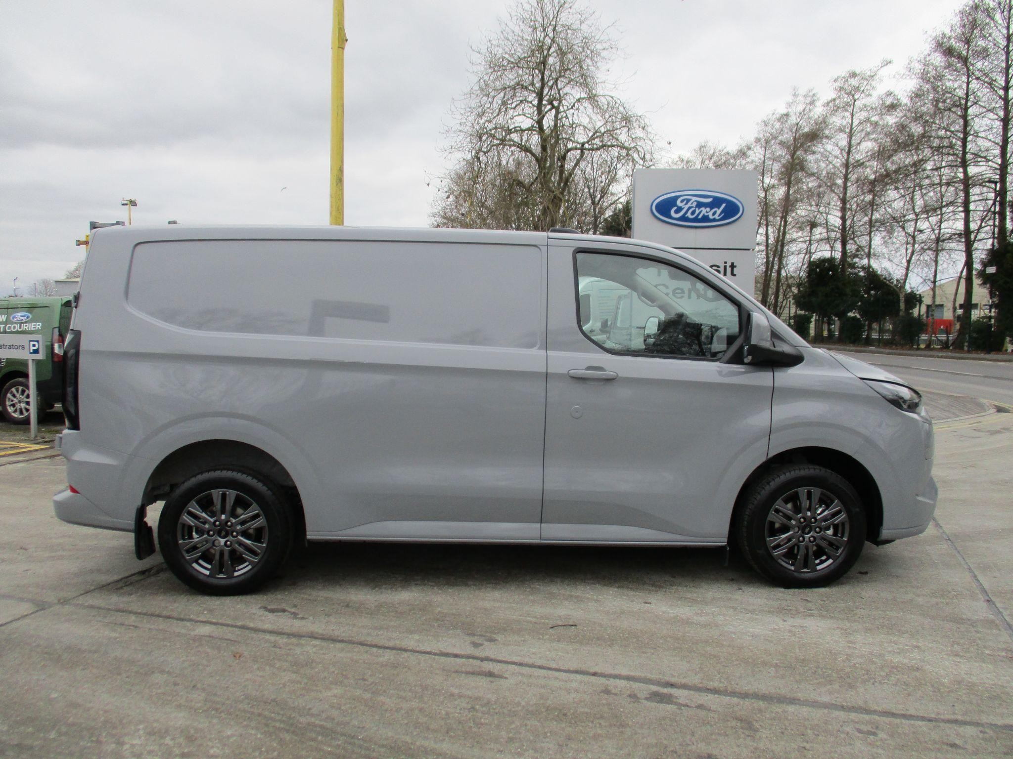 Ford Transit Custom Image 2