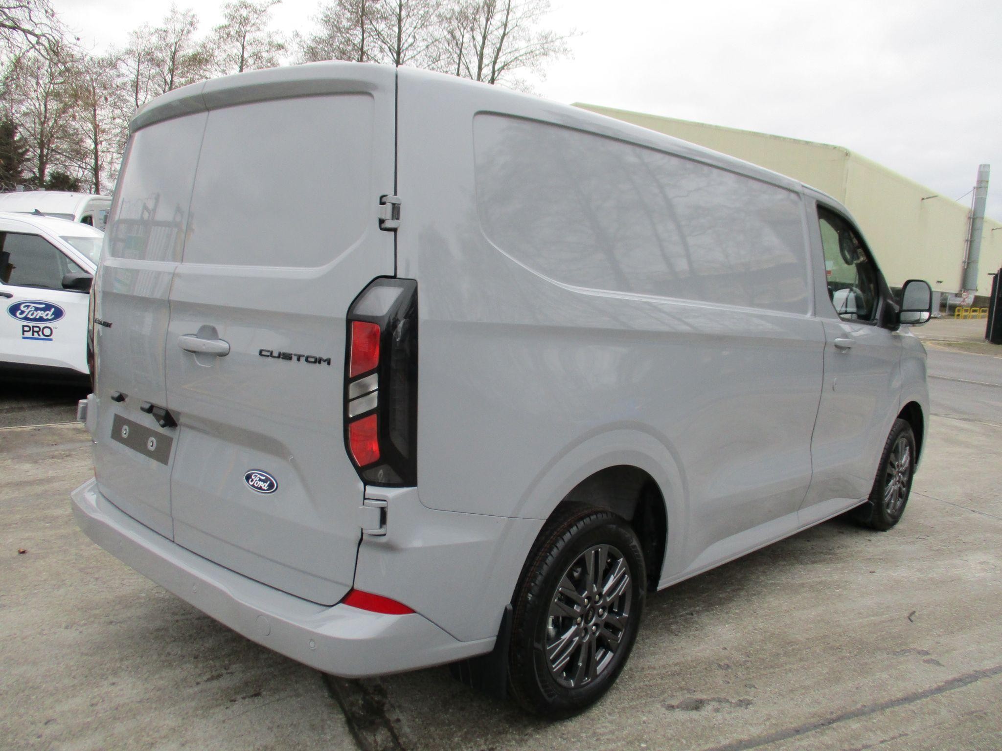 Ford Transit Custom Image 3