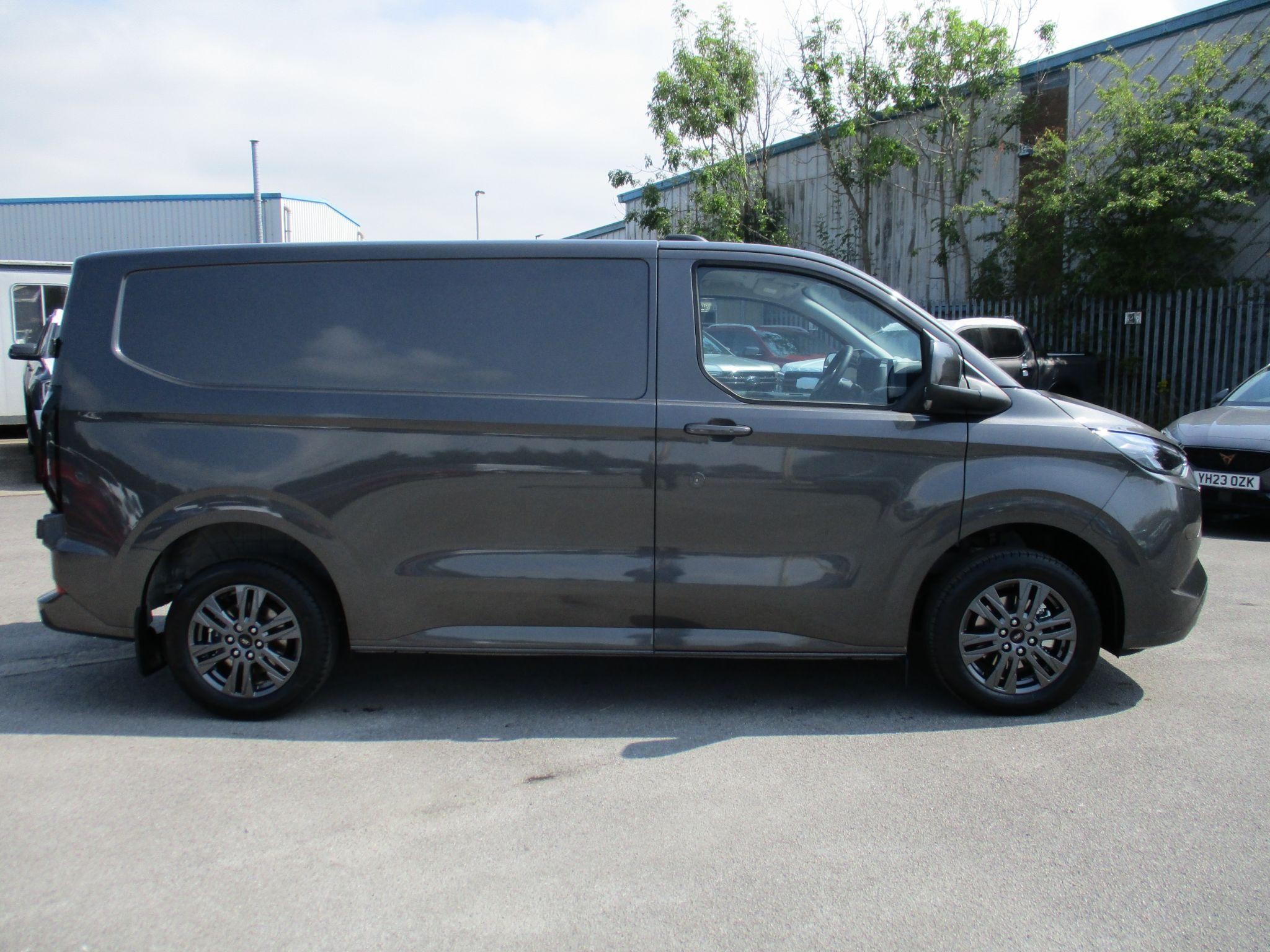 Ford Transit Custom Image 2