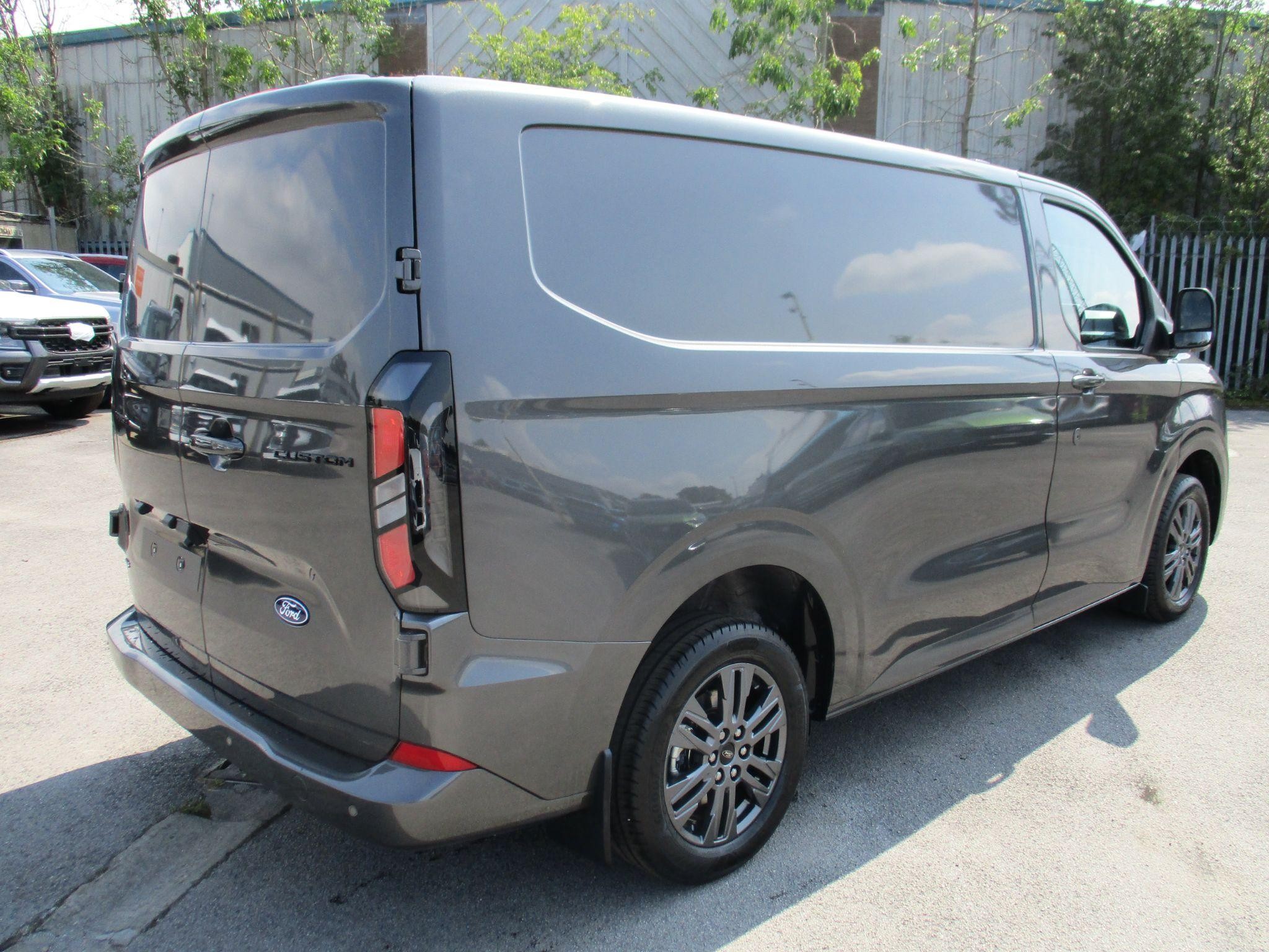Ford Transit Custom Image 3