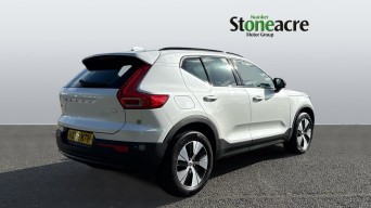 Volvo XC40 Plus T4 (211 hp) Auto NX72KTP Image 2