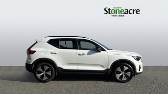 Volvo XC40 Plus T4 (211 hp) Auto NX72KTP Image 3