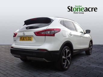 Nissan Qashqai 1.5 dCi Tekna SUV 5dr Diesel Manual Euro 6 (s/s) (110 ps) FL67LGG Image 3