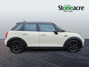 MINI Hatch 5-Door Hatch Cooper D NJ17XWC Image 2