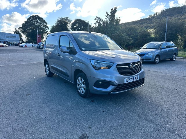 Vauxhall Combo 1.5 Turbo D 2000 Griffin L1 H1 Euro 6 4dr DY71LNA Image 1