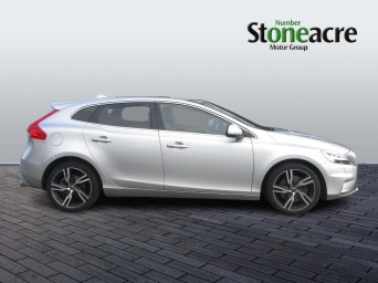 Volvo V40 2.0 D3 R-Design Pro Auto Euro 6 (s/s) 5dr KX68LML Image 2