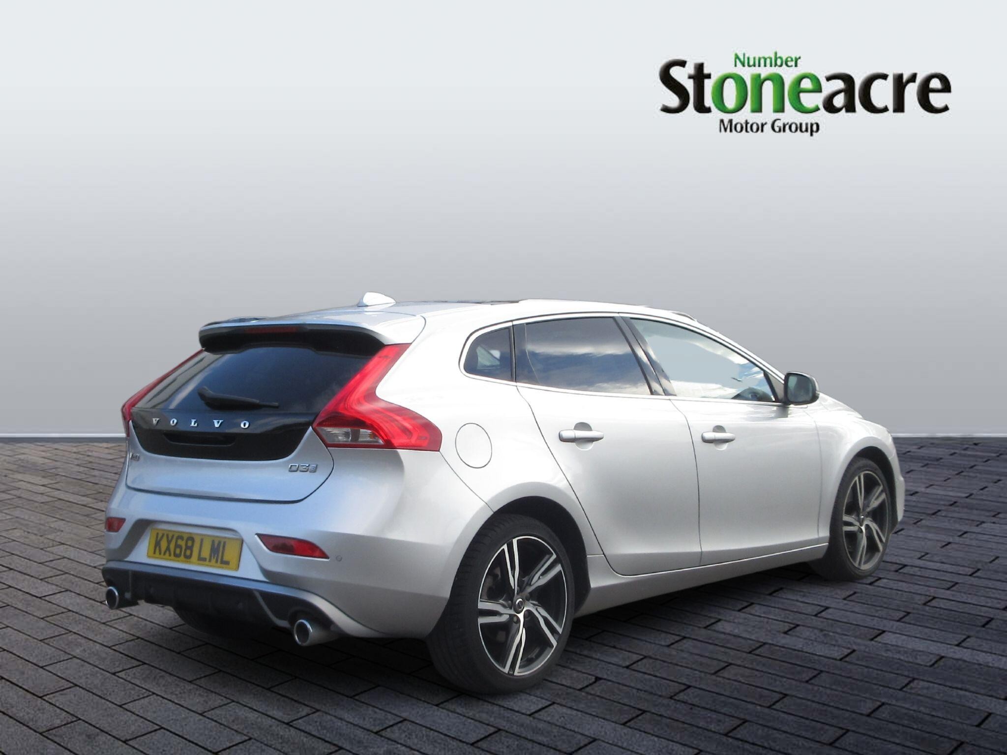 Volvo V40 Image 3