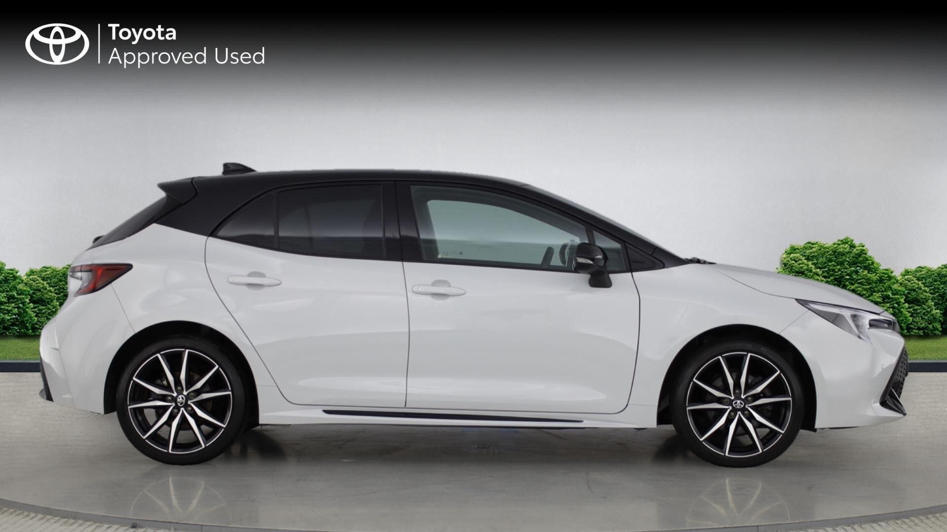 Toyota Corolla Hatchback Image 2