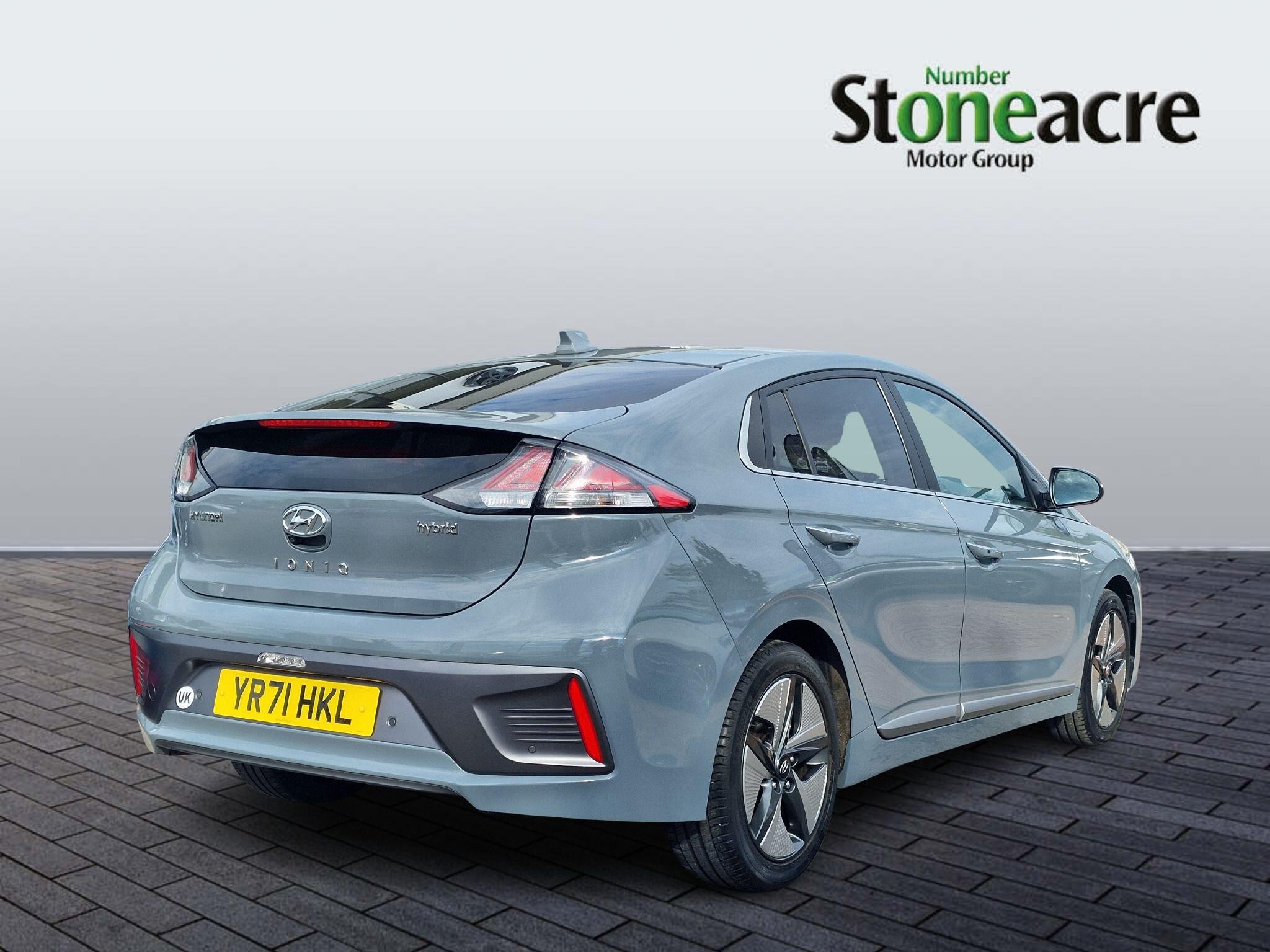 Hyundai IONIQ Hybrid Image 2