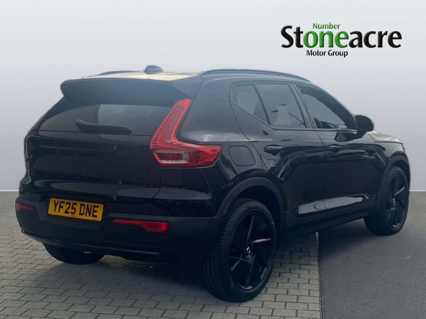 Volvo XC40 Image 2