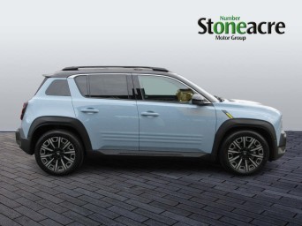 Renault 4 E-Tech Electric comfort range 52kWh iconic Auto 5dr PL75YYA Image 2