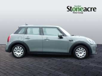 MINI Hatch 1.5 One Classic Steptronic Euro 6 (s/s) 5dr BIL2662 Image 2