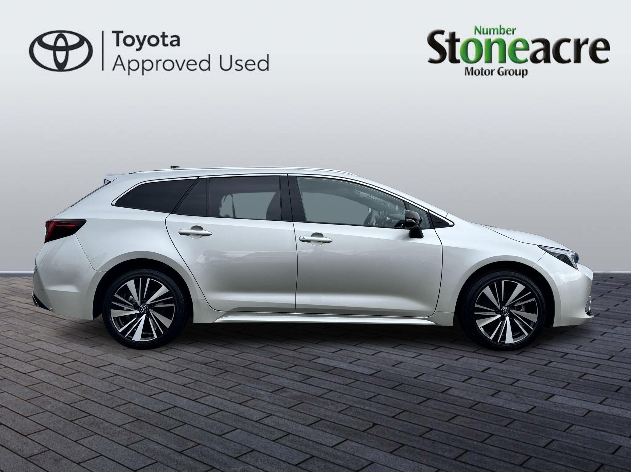 Toyota Corolla Touring Sports Image 2