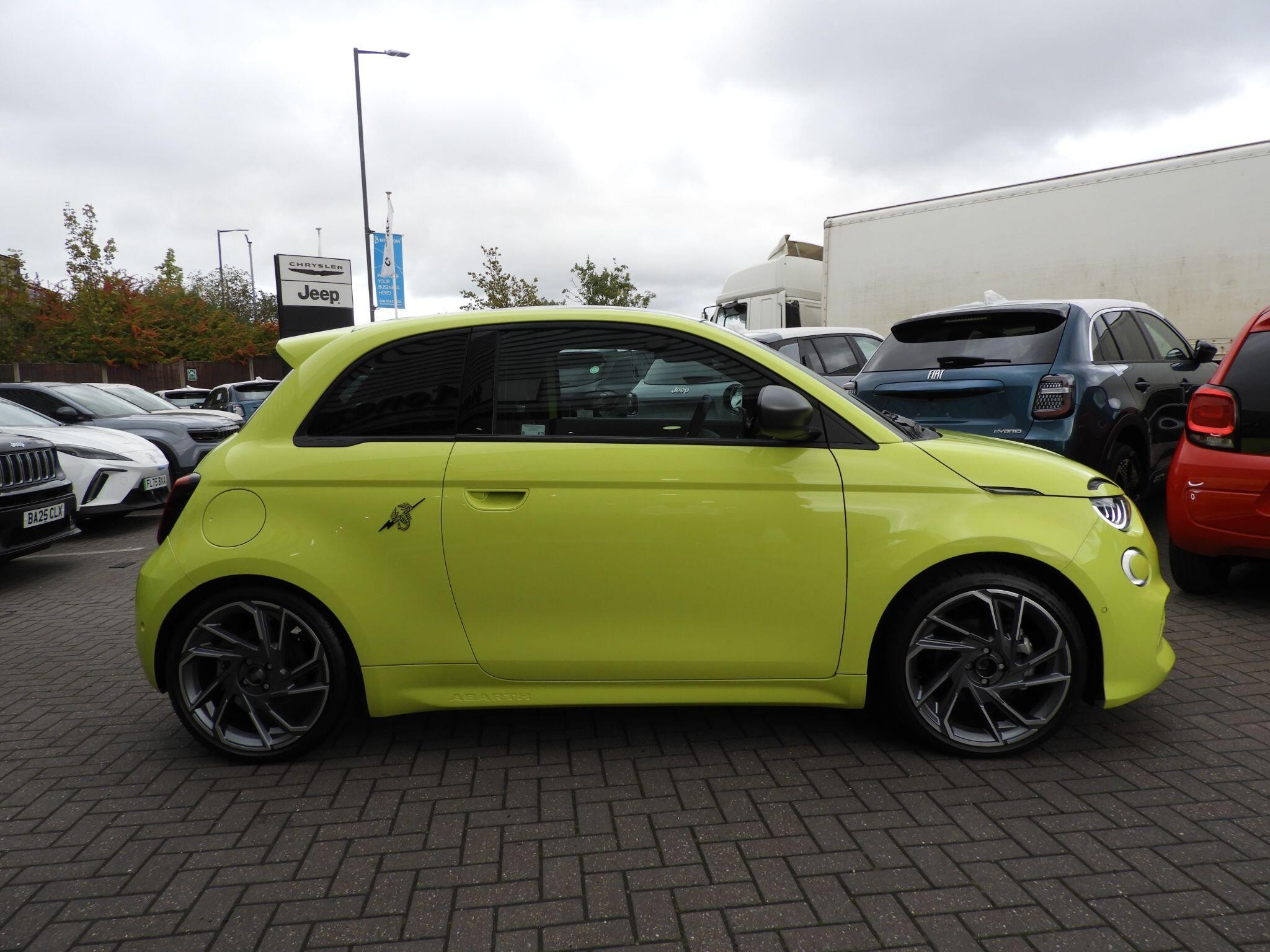 Abarth 500e Image 2