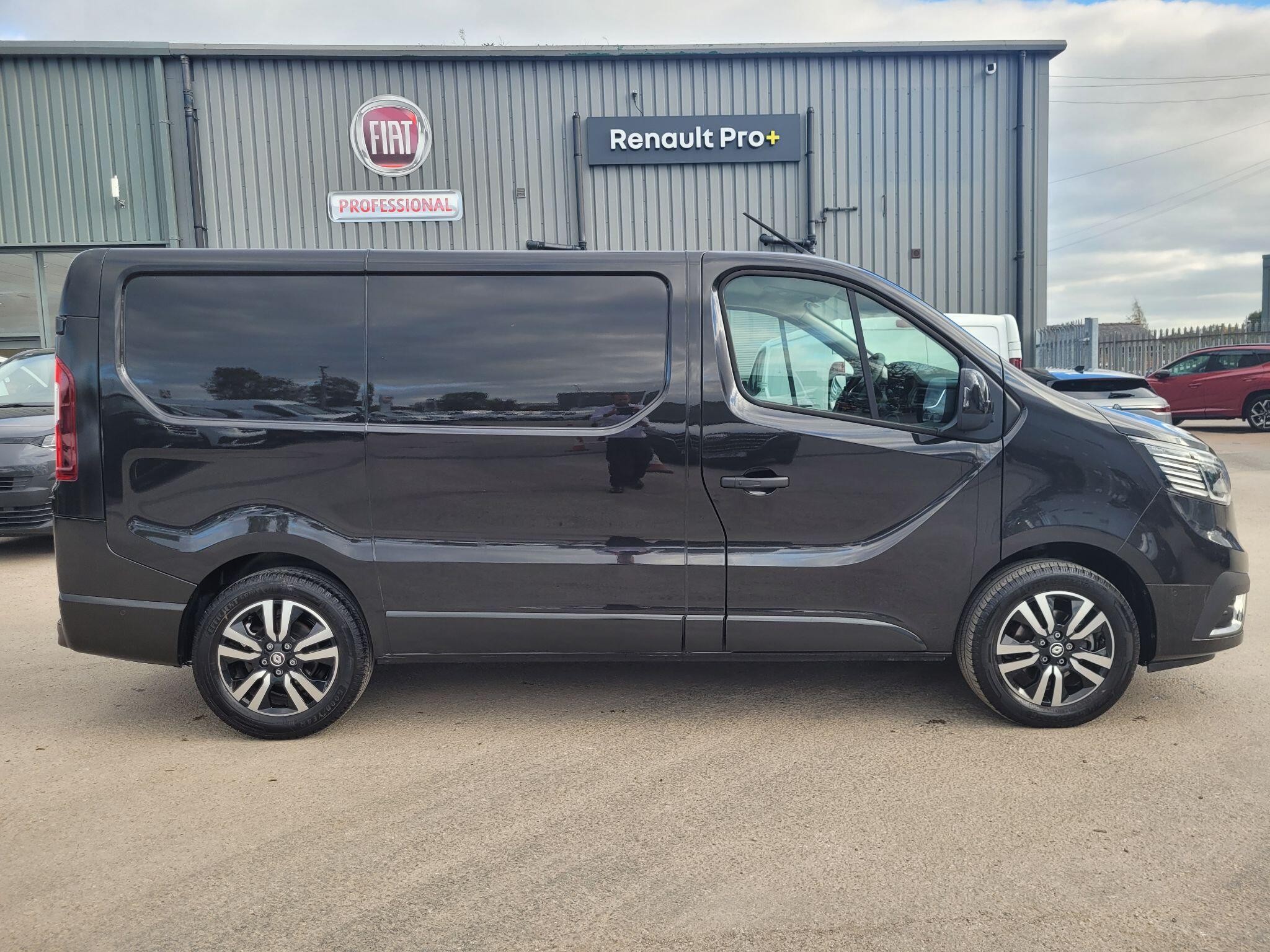 Renault Trafic Image 2