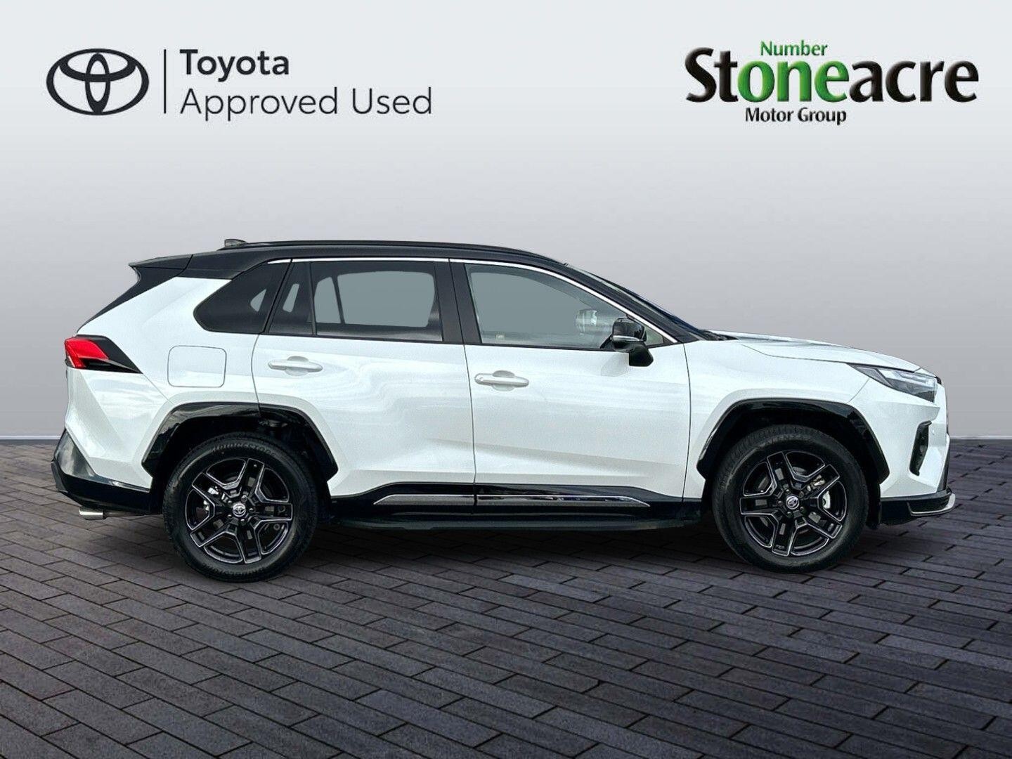 Toyota RAV4 Plug-in Hybrid Image 2