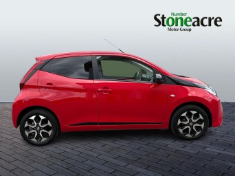 Toyota Aygo 1.0 VVT-i X-Trend 5dr FV69AXS Image 2