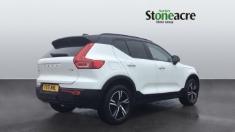 Volvo XC40 R-Design T3 (163 hp) Manual FX71MWL Image 2
