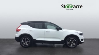 Volvo XC40 R-Design T3 (163 hp) Manual FX71MWL Image 3