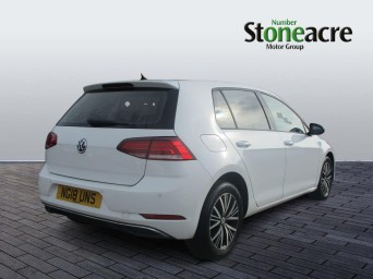 Volkswagen Golf 1.6 TDI SE Nav DSG Euro 6 (s/s) 5dr NG18UNS Image 3