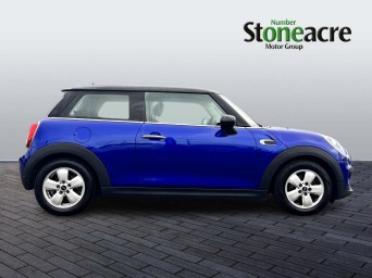 MINI Hatch 1.5 Cooper Classic II 3dr PL70OAH Image 2